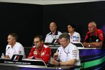 Obere Reihe: Kim Spearman (Cosworth-Geschäftsführer), Monisha Kaltenborn (Sauber-Geschäftsführerin) und John Booth (Marussia-Teamchef); untere Reihe: Martin Whitmarsh (Teamchef, McLaren), Stefano Domenicali (Ferrari-Teamchef) und Ross Brawn (Mercedes-Teamchef) 