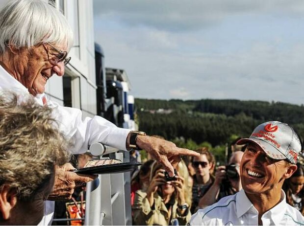 Titel-Bild zur News: Michael Schumacher, Bernie Ecclestone (Formel-1-Chef)
