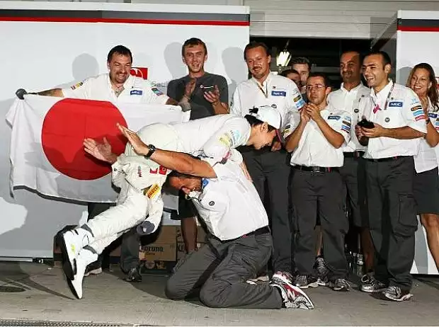 Beat Zehnder (Teammanager, Sauber), Kamui Kobayashi Titel-Bild zur News: Beat Zehnder (Teammanager, Sauber), Kamui Kobayashi
