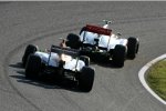 Nico Hülkenberg (Force India) und Lewis Hamilton (McLaren) 