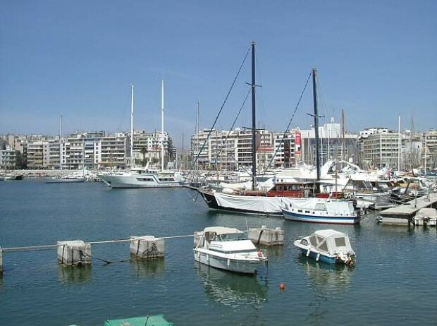 Titel-Bild zur News: Hafen von Piräus in Griechenland