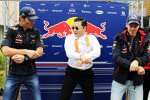 Mark Webber und Sebastian Vettel mit Rapper Psy beim Gangnam Style