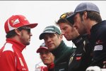 Fernando Alonso (Ferrari), Charles Pic (Marussia), Witali Petrow (Caterham), Romain Grosjean (Lotus) und Jean-Eric Vergne (Toro Rosso) 