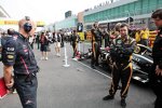 Adrian Newey (Technischer Direktor, Red Bull) und Kimi Räikkönen (Lotus) 
