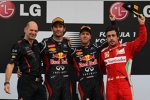 Adrian Newey (Technischer Direktor, Red Bull), Sebastian Vettel (Red Bull), Mark Webber (Red Bull) und Fernando Alonso (Ferrari) 