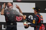 Adrian Newey (Technischer Direktor, Red Bull) und Sebastian Vettel (Red Bull) 