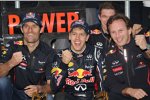 Mark Webber (Red Bull), Sebastian Vettel (Red Bull) und Christian Horner (Red-Bull-Teamchef) 
