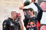 Adrian Newey (Technischer Direktor, Red Bull) und Mark Webber (Red Bull) 