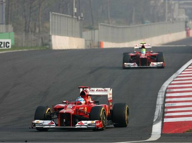 Fernando Alonso vor Felipe Massa Fernando Alonso vor Felipe Massa