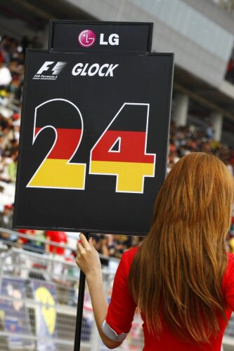     ~ Gridgirl autorstwa Timo Glocka (Marussia) ~    