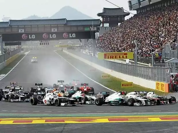 Enge Duelle im Mittelfeld beim Start zum Grand Prix von Südkorea 2012 Titel-Bild zur News: Enge Duelle im Mittelfeld beim Start zum Grand Prix von Südkorea 2012