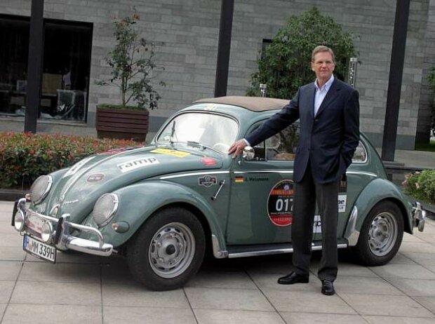 Titel-Bild zur News: Jochem Heizmann mit dem Mille Miglia Käfer