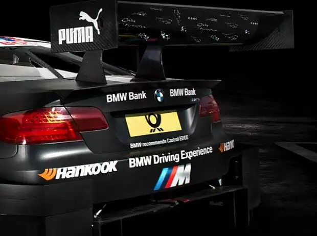 Fan-Unterschriften auf dem BMW-Heckflügel von Bruno Spengler Titel-Bild zur News: Fan-Unterschriften auf dem BMW-Heckflügel von Bruno Spengler