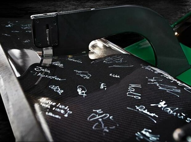 Fan-Unterschriften auf dem BMW-Heckflügel von Augusto Farfus