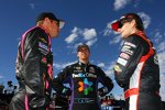 Fachsimpeleien: Clint Bowyer (Waltrip), Denny Hamlin (Gibbs) und Jeff Gordon (Hendrick) 