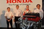 Tiago Monteiro (Honda-JAS) mit den Teamverantwortlichen