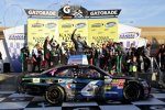 Der sichtlich gezeichnete Roush-Ford von Ricky Stenhouse in der Victory Lane