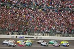 Start zum Hollywood Casino 400 mit Kasey Kahne (Hendrick) und Mark Martin (Waltrip) an der Spitze