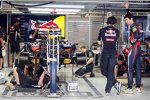 Arbeiten in der Box von Mark Webber (Red Bull) 