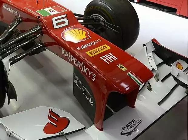 Ferrari mit der Flagge der italienischen Marine Titel-Bild zur News: Ferrari mit der Flagge der italienischen Marine