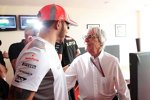 Bernie Ecclestone (Formel-1-Chef) und Lewis Hamilton (McLaren) 