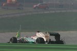 Michael Schumacher (Mercedes) humpelt mit einem Reifenschaden um den Kurs