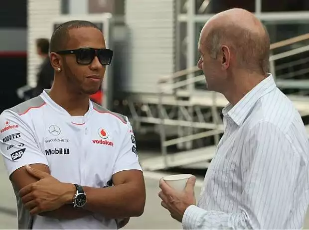 Adrian Newey (Technischer Direktor, Red Bull), Lewis Hamilton Titel-Bild zur News: Adrian Newey (Technischer Direktor, Red Bull), Lewis Hamilton