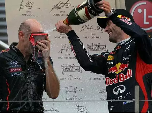 Titel-Bild zur News: Mark Webber, Adrian Newey (Technischer Direktor, Red Bull)