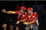 Fernando Alonso und Felipe Massa (Ferrari) in der Ferrari-World Abu Dhabi