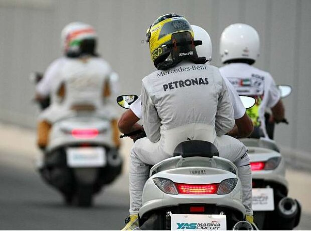 Nico Rosberg, Narain Karthikeyan Nico Rosberg, Narain Karthikeyan