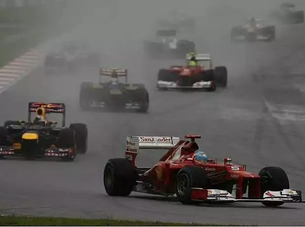 Fernando Alonso, Sebastian Vettel Titel-Bild zur News: Fernando Alonso, Sebastian Vettel