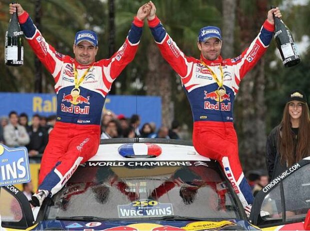 Titel-Bild zur News: Sebastien Loeb und Daniel Elena nach ihrem Sieg bei der Rallye Spanien 2012