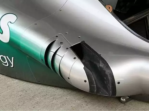 Coanda-Auspuff am Mercedes F1 W03 Titel-Bild zur News: Coanda-Auspuff am Mercedes F1 W03