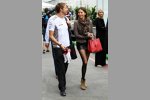 Jenson Button (McLaren) mit seiner Freundin Jessica Michibata