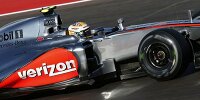 Bild zum Inhalt: Hamilton pfeift auf den FIA-"Maulkorb"