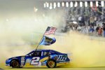 Brad Keselowski zelebriert seinen ersten NASCAR-Titel