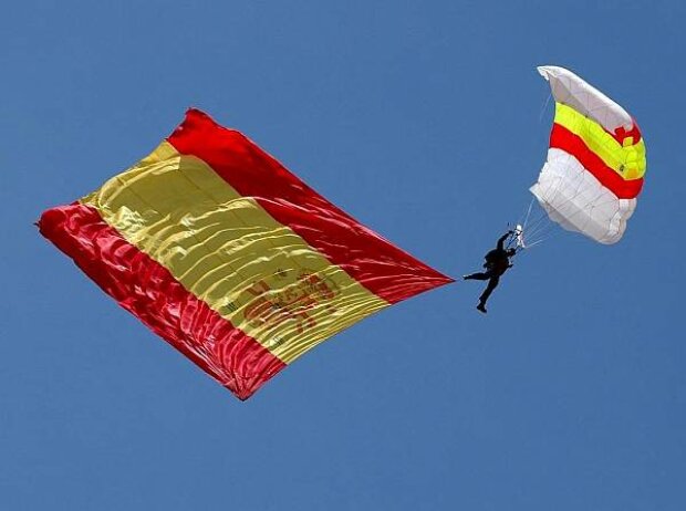 Titel-Bild zur News: Fallschirmspringer in Valencia