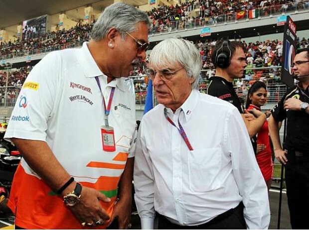 Titel-Bild zur News: Vijay Mallya (Teameigentümer, Force India), Bernie Ecclestone (Formel-1-Chef)