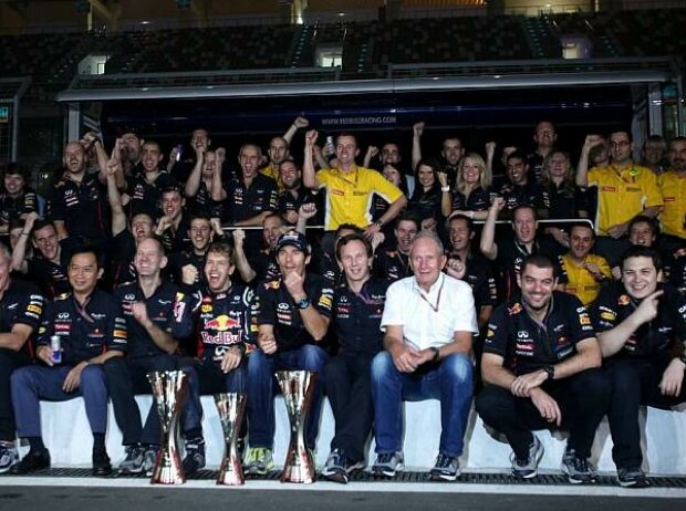 Titel-Bild zur News: Christian Horner (Red-Bull-Teamchef), Mark Webber, Sebastian Vettel