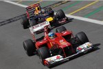 Die Titelkontrahenten 2012 gemeinsam am Freitag: Fernando Alonso (Ferrari) und Sebastian Vettel (Red Bull) 