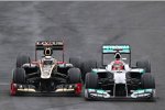 Michael Schumacher (Mercedes) und Kimi Räikkönen (Lotus) 