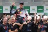 Bild zum Inhalt: Vettel auf dem Olymp: "Die Story ist noch nicht zu Ende!"