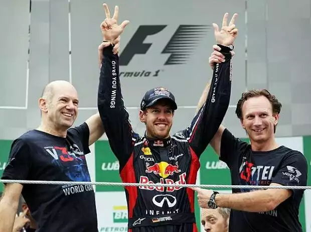 Christian Horner (Red-Bull-Teamchef), Adrian Newey (Technischer Direktor, Red Bull), Sebastian Vettel Titel-Bild zur News: Christian Horner (Red-Bull-Teamchef), Adrian Newey (Technischer Direktor, Red Bull), Sebastian Vettel