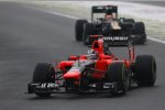 Timo Glock (Marussia) vor Heikki Kovalainen (Caterham) 