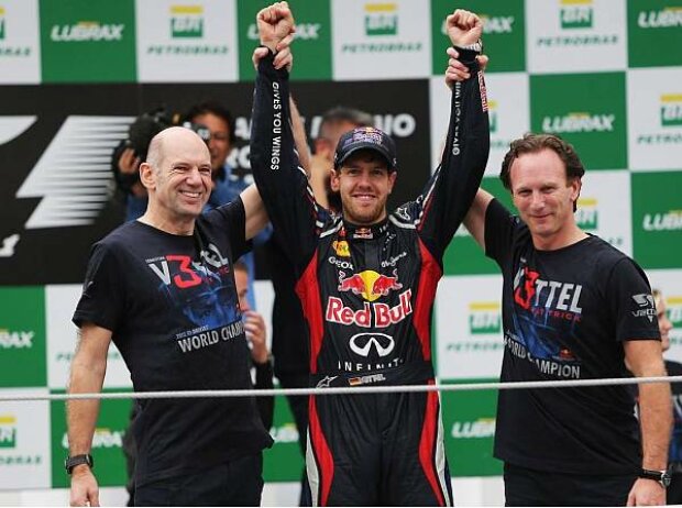 Christian Horner (Red-Bull-Teamchef), Adrian Newey (Technischer Direktor, Red Bull), Sebastian Vettel