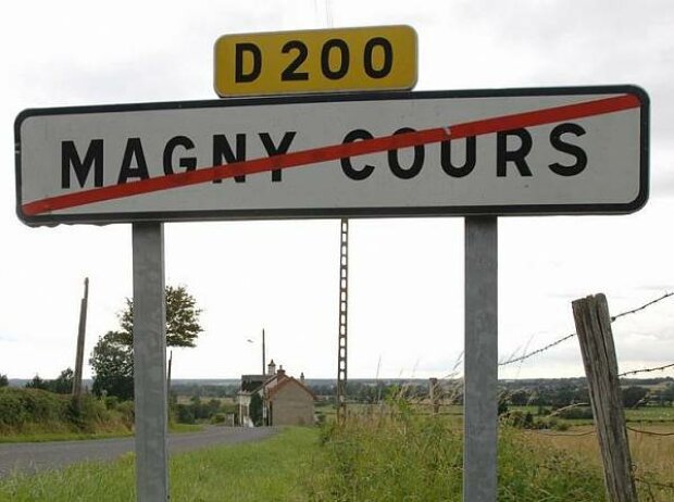 Ortsschild Magny Cours Ortsschild Magny Cours