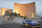 Victory Lap: Brad Keselowski macht ein paar Burnouts vor dem Wynn Resort