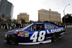 Ein gut gelaunter Jimmie Johnson während der Victory Lap auf dem Las-Vegas-Strip