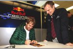 Auch für einige Autogramme nahm sich Sebastian Vettel Zeit