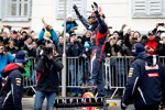 Sebastian Vettel (Red Bull) lässt sich von den Fans in Graz feiern